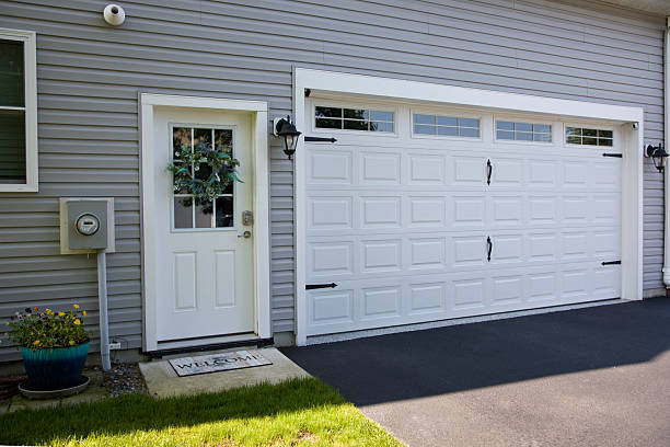24/7 Emergency Garage Door Panel Replacement experts in Irvine, KY